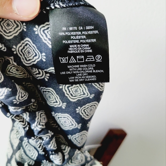 Anthropologie black and white capri with asymmetrical pattern - Picture 7 of 7